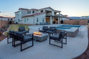 Private fire pit next to the pool and hot tub - perfect evening hangout space!