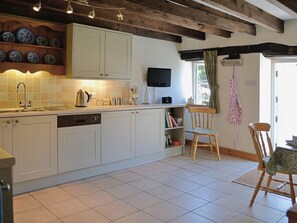 Kitchen/diner | Shamrock Cottage, Cenarth