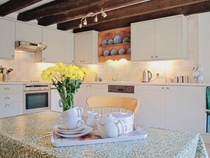 Kitchen/diner | Shamrock Cottage, Cenarth