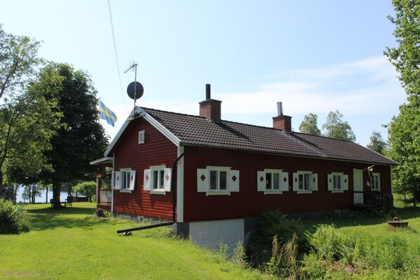 View of the house from the driveway