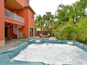 Bain à remous extérieur