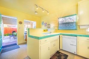 Well Equipped Kitchen with Breakfast Nook.