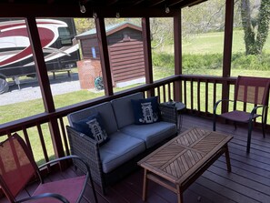 Outdoor screened-in porch 