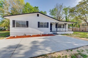 Exterior | 5 Mi to Beach