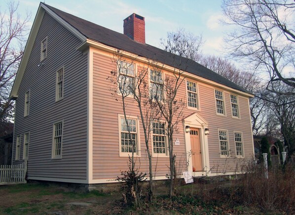 1780 Historical House on the Shoreline Close to Beaches