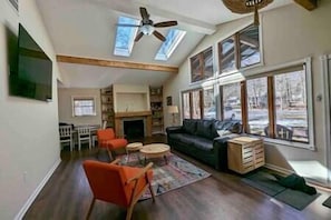 Living Area (4)