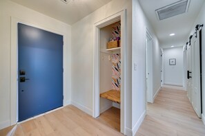 Entryway | Free WiFi