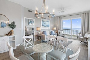 Beach retreat 311 dining