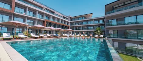 Piscina a sfioro