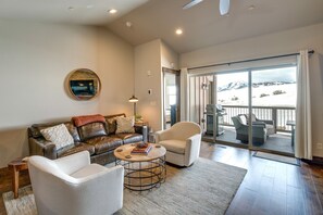 Living Room | 2nd Floor | Fireplace | Smart TV