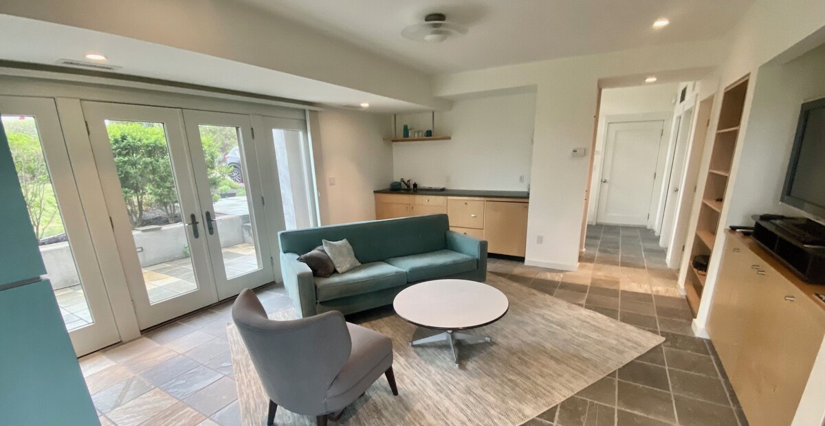 7 month long off season rental Oct- May 15–Stunning 2300 sq ft waterfront home