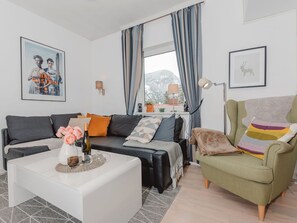 Furniture, Picture Frame, Property, Couch, Comfort, Living Room, Table, Interior Design, Window, Floor