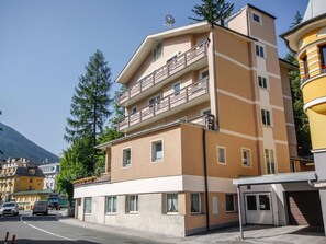 Sky, Building, Property, Window, Urban Design, Condominium, Facade, Commercial Building, City, Tree