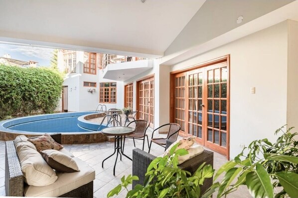 outdoor living room 