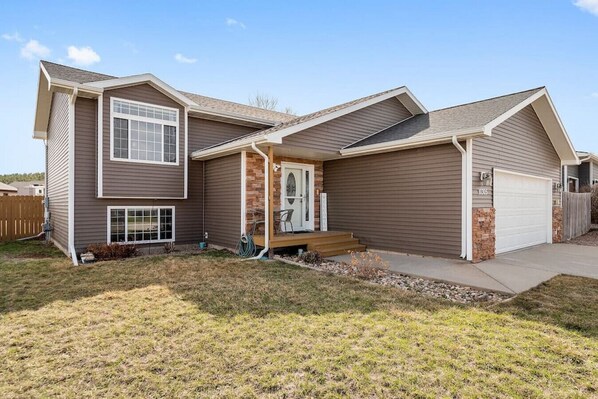 The home is absolutely beautiful and the location is perfectly located  to all destinations in the Black Hills!