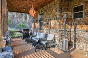 Ocoee river area cabin rental- Outdoor living area