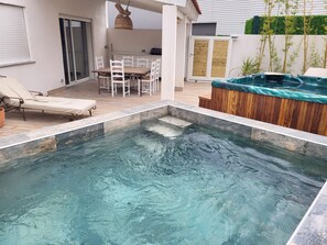 charmante villa avec ambiance bord de mer piscine privée et jacuzzi 