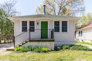 Adorable downtown cottage in the heart of New Buffalo
