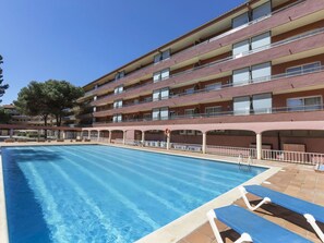 L'Eau, Bâtiment, Ciel, Propriété, Piscine, Fenêtre, Bleu Azur, Maison, Arbre, Condominium