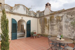 Balcony / Terrace / Patio, Building Exterior