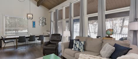 Living with Ample Natural Light and Large Windows (Unit #768)