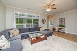 Spacious living room, an ideal space for families to spend quality time together