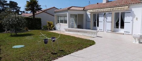 Jardin et terrasse avant