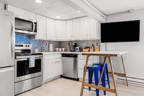 Full kitchen with dining area for 2