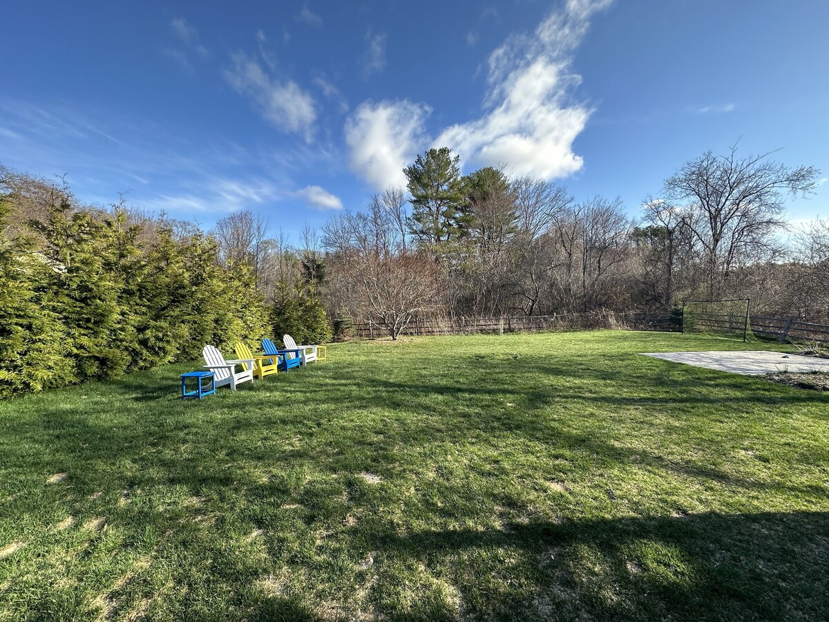 Charming Kittery Cape with Bonus Room & Hot Tub