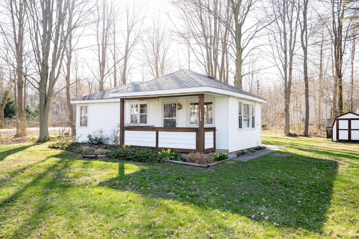 New! Cute Cottage near Holland State Park