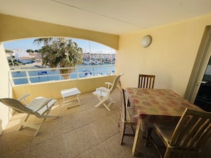 Terrasse vue port