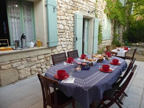 Outdoor dining