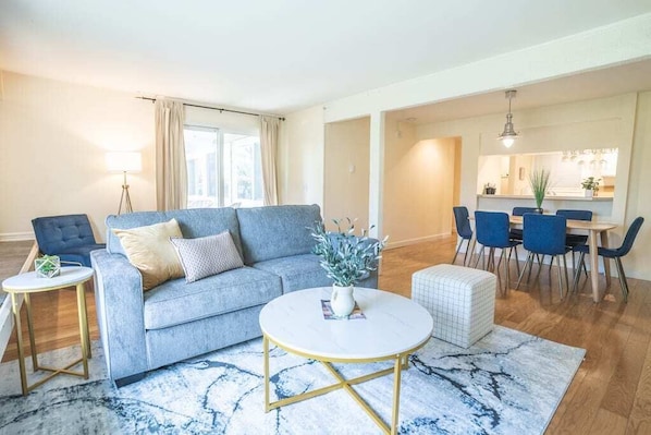 With modern amenities, a prime location, and thoughtful touches, this is the perfect home away from home for your visit to Redmond, Washington.