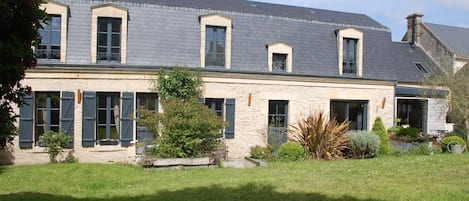 Façade et jardin