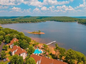 The ultimate Big Boulder Lake Retreat! 