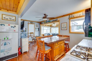 Dining Area | Dishware & Flatware