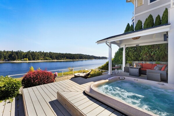Hot tub overlooking the water to enjoy the sunrises and sunsets