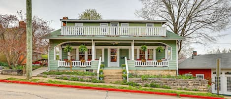 Eureka Springs Vacation Rental | 5BR | 2BA | Stairs Required to Access