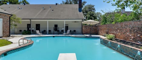 Baton Rouge Vacation Rental | 4BR | 3BA | 3,772 Sq Ft | Step-Free Access