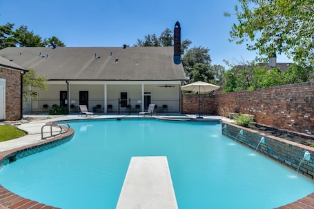Baton Rouge Vacation Rental | 4BR | 3BA | 3,772 Sq Ft | Step-Free Access