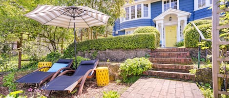 Berkeley Vacation Rental | 5BR | 3.5BA | Stairs Required | 2,500 Sq Ft