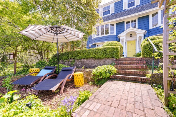 Berkeley Vacation Rental | 5BR | 3.5BA | Stairs Required | 2,500 Sq Ft