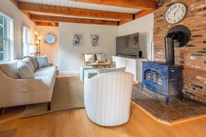 Living Room | Smart TV (5 Total) | Gas Stove | Central A/C | Electric Heat