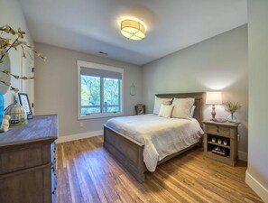 Bedroom with Queen Bed