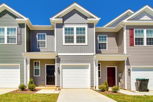 Luray Vacation Rental | 3BR | 2.5BA | 1,500 Sq Ft | 2 Steps to Enter