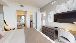 Master Bedroom (2)