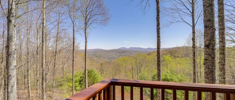 Banner Elk Vacation Rental | 4BR | 3BA | Stairs Required | 2,200 Sq Ft