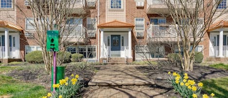 Asbury Park Vacation Rental | 1BR | 1BA | 550 Sq Ft | Stairs Required to Access