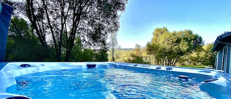 Soak in the Mountain Views in the large Spa/Hot Tub