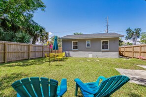 Completely private fenced yard